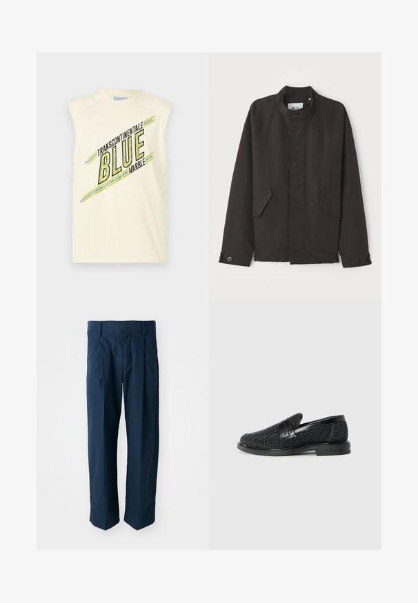 NN.07 SOPHUS - Lengva striukė - black; Grietinėlės spalvos bakas su plačiomis rankovėmis. Pasižymi juodu užrašu "TRANSCONTINENTALE BLUE MARBLE" ir spalvingomis mėlynomis bei žaliosiomis juostelėmis.; Tamsiai mėlynos medvilninės kelnės, turinčios laisvą siluetą, priekinės klostės ir plokščias liemens juosta su diržo kilpomis.; Juodas pintas slip-on tipo batelis su lygiu odiniu akcentu viršuje, apvalios nosies dizainas ir žemas guminis padas.