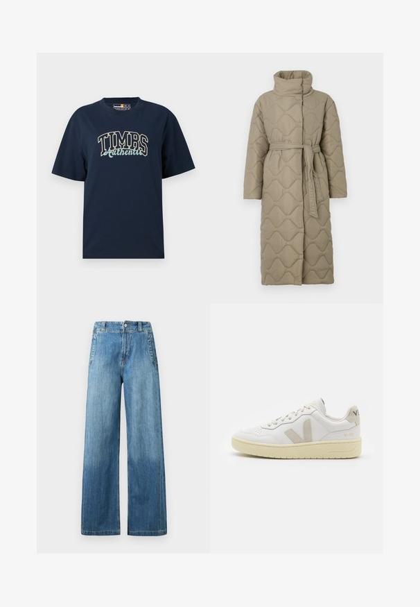 Dlouhý taupe prošívaný kabát s vysokým límcem a opaskem ze stejného materiálu svázaným v pase, se vzorem vlnkového šití po celém povrchu.; Námořnická modrá bavlněná tričko s volným střihem. Obsahuje grafický design s nápisem "TIMBS Authentic" v kontrastních barvách. Krátké rukávy, kulatý výstřih.; Světle modré džíny širokého střihu s vysokým pasem, obsahující dvě přední kapsy, poutka na opasek a jemně vybledlý vzhled.; Bílé kožené tenisky s béžovými semišovými akcenty, perforovanou špičkou, plochými tkaničkami a strukturovanou krémovou podešví. Obsahují jemné logo na patě.