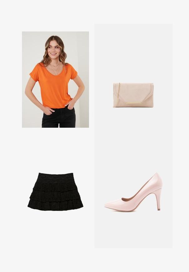 Biały płaszcz z długim rękawem, z szerokim kołnierzem i paskiem do przewiązania; wykonany z miękkiego materiału o gładkiej fakturze i czystych liniach.; Pomarańczowa koszulka typu V-neck w miękkim materiale, z podwiniętymi krótkimi rękawami, w połączeniu z czarnymi spodniami. Prosty fason, bez wzorów i wyróżniających się akcentów.; Czarna spódnica warstwowa z trzema falbanami i teksturowanym wzorem kwiatowym. Elastyczny pas dla komfortu i dopasowania.; Różowe lakierowane szpilki z wydłużonym noskiem i elegancką sylwetką, z 10-centymetrowym obcasem w kształcie stiletto i gładką powierzchnią.; Beżowa skórzana kopertówka z złotym łańcuchem i prostokątnym akcentem z okucia. Posiada klapkę z zagiętymi krawędziami oraz detalem w postaci przeszyć.