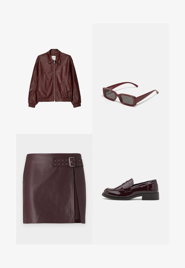 Bordeaux leren bomberjack met een voorsluiting met rits, staande kraag, twee zijzakken en elastische manchetten en onderrand. Glad textuur.; Zwart graphic t-shirt van katoen, met lichte grijze tekst over meidengroepen en een concert, met steraccenten nabij de schouders.; Bordeaux faux leren rok met een brede taille en metalen gesp, voorzien van een zijsplit en een gladde, gepolijste textuur.; Bordeaux gepatineerd leren instappers met een lage blokhak, voorzien van traditionele stiksels en een bandaccent over de wreef.; Bordeaux rechthoekige zonnebril met donkere glazen, dikke monturen en taps toelopende tempels. Gemaakt van glanzend kunststof met een gladde textuur.