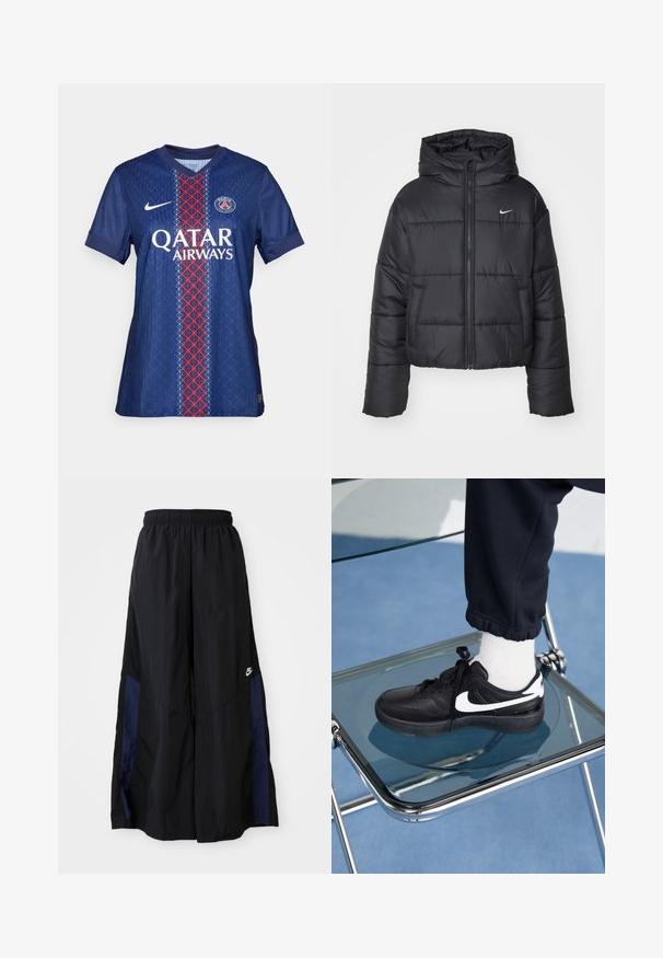 Giubbotto imbottito nero in nylon, con zip frontale, cappuccio e due tasche frontali. Il design presenta sezioni cucite e un piccolo logo.; Maglietta da calcio del Paris Saint-Germain in blu con motivi geometrici rossi e bianchi, dotata di colletto rotondo, maniche corte e logo sul petto.; Pantaloni neri a gamba larga realizzati in tessuto leggero, con un pannello laterale blu navy e una cintura elastica. Piccolo logo bianco sul fondo.; Sneakers Nike neri con accenti bianchi, caratterizzati da una superficie in pelle liscia, design con lacci e punta rotonda, posizionati su una sedia di vetro.