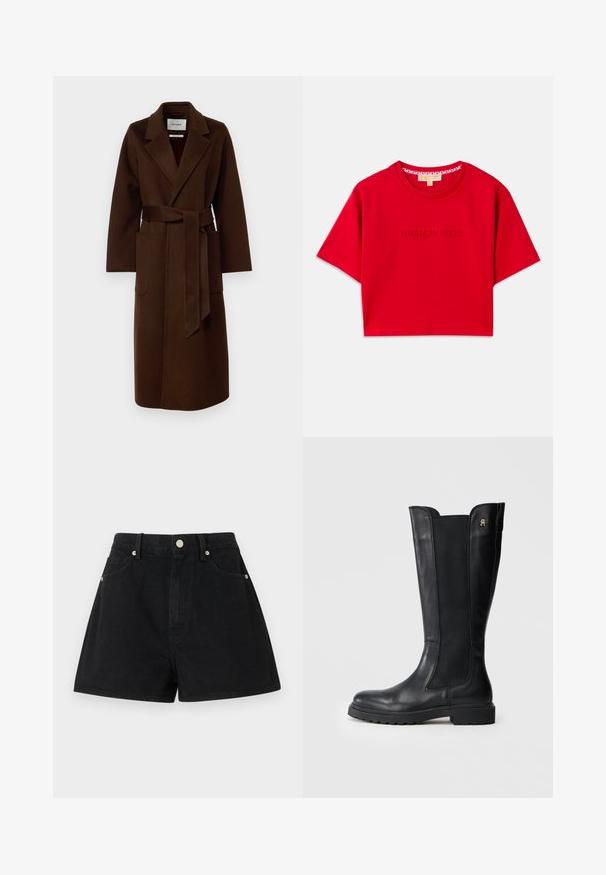 IVY OAK CELIA - Casaco clássico - chocolate; T-shirt curta vermelha feita de algodão, com decote redondo ribbed e logótipo em relevo "MICHAEL KORS" na parte da frente. Mangas curtas.; Calções de ganga pretos com cintura alta, cinco bolsos, acessórios em prata e um ajuste padrão, apresentando uma textura suave e um acabamento limpo.; Bota de couro preta até ao joelho com painéis laterais elásticos, bico arredondado, sola grossa e pequeno logotipo na parte externa.