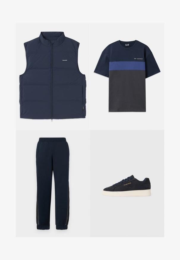 Navyblaue gepolsterte Weste mit hohem Kragen, Reißverschluss und seitlichen Armausschnitten. Mit einem kleinen Logo auf der Brust und glatter Textur.; Navyblaue Baumwoll-T-Shirt mit einem horizontalen blauen Streifen und einem anthrazitgrauen unterem Bereich. Enthält ein kleines Logo auf der oberen linken Seite.; Navy Sweatpants mit weichem Material, schmal zulaufenden Bündchen und Netzseiteneinsätzen. Elastischer Bund für Komfort und legere Passform.; Marineblaue Wildleder Low-Top Sneaker mit weißer Sohle, marineblauen Schnürsenkeln und goldenem "Filling Pieces" Logo an der Seite.
