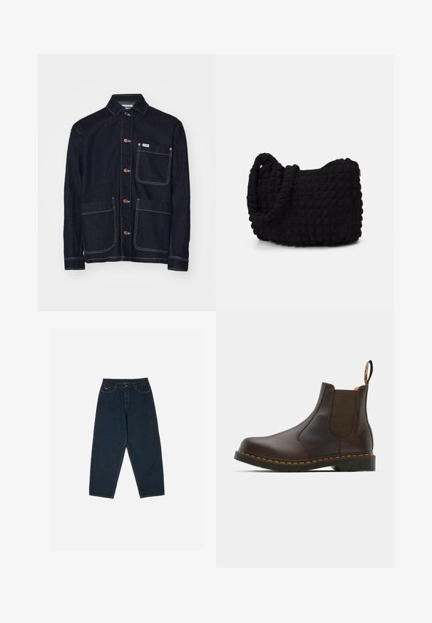 Wrangler KOBE CHORE JACKET - Giacca di jeans - bad hoss; Confezione di cinque t-shirts nere a girocollo. Maniche corte, materiale in cotone, vestibilità standard. Texture liscia senza motivi o abbellimenti visibili.; Jeans a vita alta blu scuro con una vestibilità rilassata, dotati di cinque tasche e chiusura con bottone. Realizzati in denim con una texture liscia.; Stivale Chelsea in pelle marrone con pannelli laterali elasticizzati, tacco strutturato e cuciture gialle a contrasto. Dotato di una linguetta per una facile calzata.; Borsa in tessuto nero con un motivo trapuntato e texture. Forma arrotondata, manici corti e spessi, e una struttura morbida e flessibile.