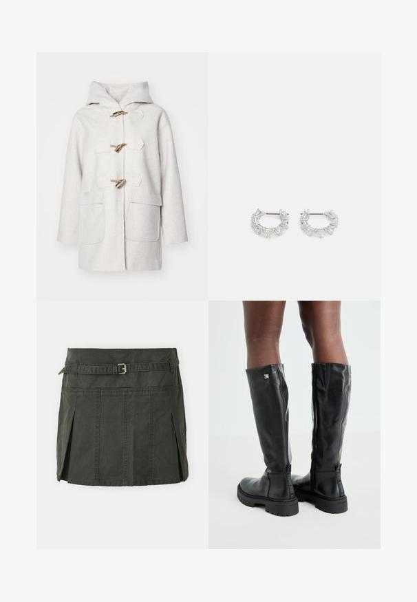 Lichtgrijze wollenblendjas met een capuchon, voorzien van houten knopen, twee zijzakken en een rechte snit. Zachte textuur.; Lichtgrijze cropped gebreide trui met zwart-wit bloemenpatronen, ronde halslijn en ribgebreide manchetten. Zachte textuur, casual ontwerp.; Donkergroene, katoenen mini-jurk met een aansluitende taille, een riem en voorplooien. Bevat stikdetails en heeft een klassieke snit.; Zwarte leren kniehoge laarzen met een gladde textuur, ronde neus, stevige zool en ritssluiting. Voorzien van een zilveren logo aan de zijkant.; Zilveren oorbellen met ringen, versierd met heldere, rechthoekige en driehoekige kristallen die in een patroon zijn gerangschikt. Met gevest voor een veilige bevestiging.