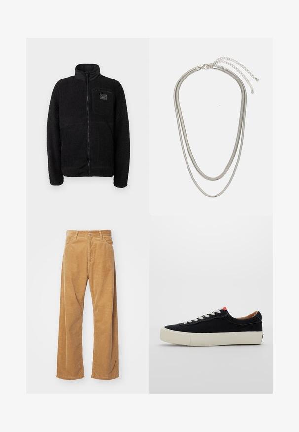 Svart zip-up fleecejakke med en teksturert, fluffy overflate, stående krage og en brystlomme med et merketikett.; Brun genser med v-halsdesign, lange raglanermer og ribbede mansjetter. Har en subtil brodert logo på brystet. Glatt tekstur.; Bredde benbukser i kordfløjl i en tanfarve. Har strukturerede, lodrette ribber, med en standard talje og to forlommer.; Svarte tekstil-sneakers med hvite snørebånd, beige gummisåle og rødt akssent ved hælen. Rund tå og minimal stingdetalj.; Tre-lags sølvmetallkjede med elegante, fleksible kjeder med en svak glans, sikret med en krabbe-lås og justerbar kjede.