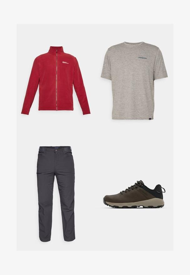 Giacca in pile rossa con colletto alto, zip frontale completa e logo sul petto sinistro. Tessuto morbido con maniche lunghe e tasche laterali.; T-shirt grigio a maniche corte realizzato in un morbido tessuto di texture, con un piccolo logo blu di Patagonia sul lato sinistro del petto. Senza ulteriori fantasie.; Pantaloni grigi scuri realizzati in tessuto resistente, dotati di tasca con zip, taglio dritto e passanti per cintura per una vestibilità regolabile.; Sneakers impermeabili marroni con tomaia testurizzata, dettagli perforati, supporto al tallone nero e suola in gomma grigia. I lacci sono decorati con estremità metalliche.