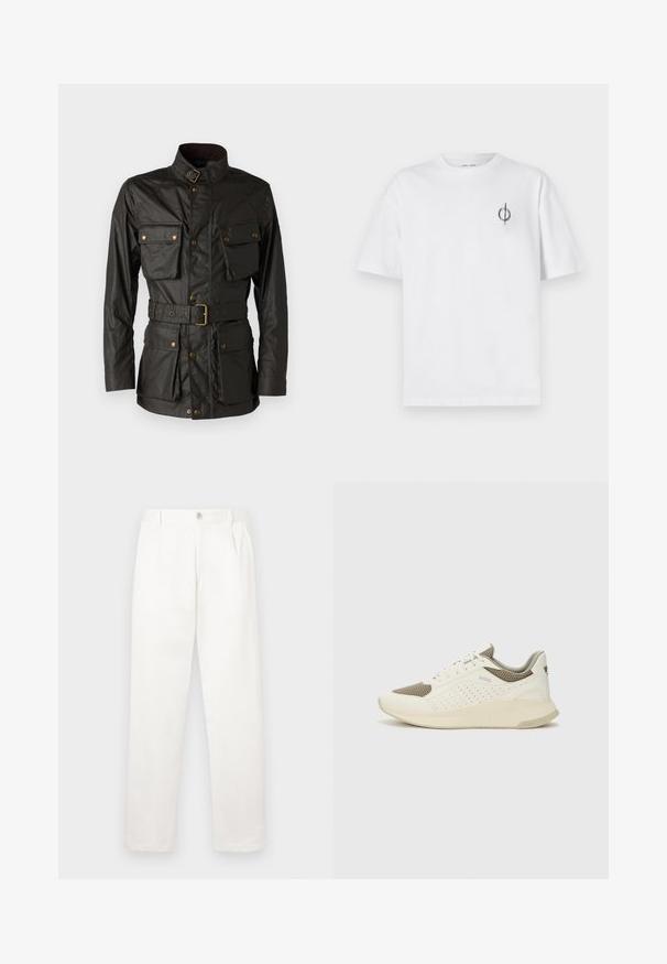 Tmavě zelená voskovaná bavlněná bunda s vysokým límcem, čtyřmi předními kapsami, páskem v pase a zlatě tónovanými kovovými doplňky.; Bílý bavlněný tričko s volným střihem, které má malé černé grafické logo na levé straně hrudi. Krátké rukávy, kulatý výstřih.; Bílé kalhoty vyrobené z hladké tkaniny, s rovnými nohavicemi, předními sklady a jedním knoflíkem na zavírání v pase.; Bílé a světle béžové atletické tenisky, které mají síťovaný svršek, perforované detaily a texturovanou mezipodešev s logem na patě.