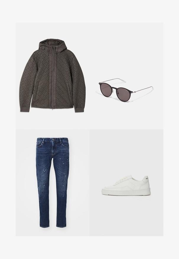 Jachetă căptușită de culoare gri închis, cu glugă, având un model geometric, închidere cu fermoar pe toată lungimea și manșete elastice. Material moale la atingere.; Tricou negru din bumbac cu guler rotund, mâneci scurte și logo-ul "EMPORIO ARMANI" în alb deasupra cuvântului "Milano" într-un design curbat.; Jeans din denim de culoare albastru închis, cu o croială slim, prezentând stropi de vopsea, cusături vizibile și un design standard cu cinci buzunare. Croială dreaptă a piciorului.; Sneakers din piele albă cu un finisaj neted, vârf rotund, șireturi plate și o talpă texturată. Prezintă un logo subtil pe călcâi.; Ochelari de soare negri rotunzi cu lentile întunecate și brațe metalice subțiri. Include vârfuri transparente pentru brate și accente argintii la balama. Design minimalist.