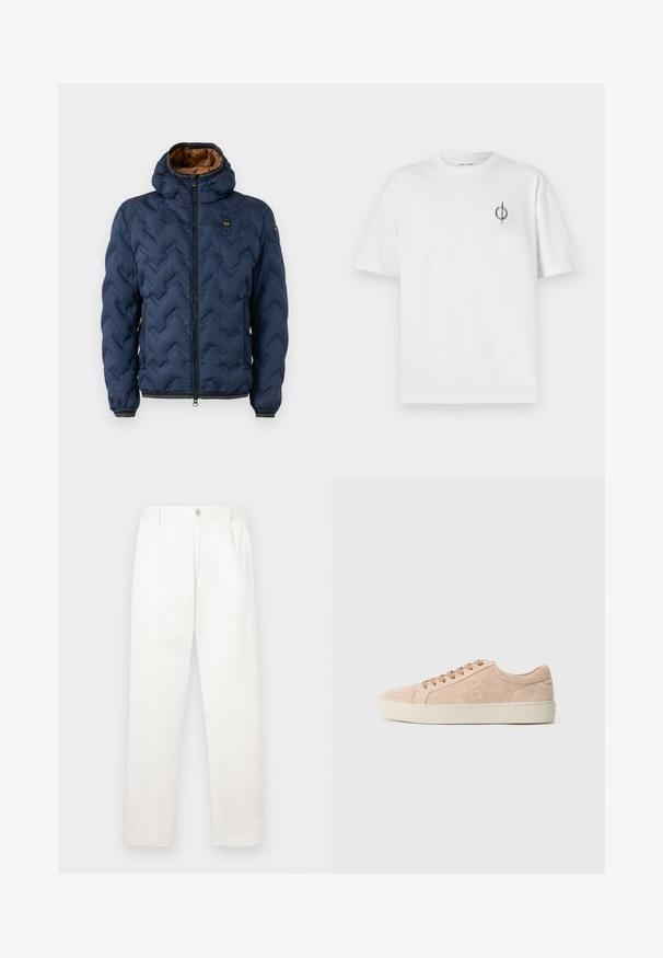 Casaco acolchoado azul marinho com capuz, fecho de correr na frente, dois bolsos com fecho de correr e forro interior castanho, exibido sobre um fundo branco.; Camisa de algodão branca com um corte relaxado, apresentando um pequeno logótipo gráfico preto na área do peito esquerdo. Mangas curtas, estilo de gola redonda.; Calças brancas feitas de um tecido suave, com um design de perna reta, pregas frontais e um fecho de botão único na cintura.; Sapatilhas de camurça bege com baixo perfil, atacadores planos e uma sola de borracha creme, apresentando um logo subtil embutido na lateral.