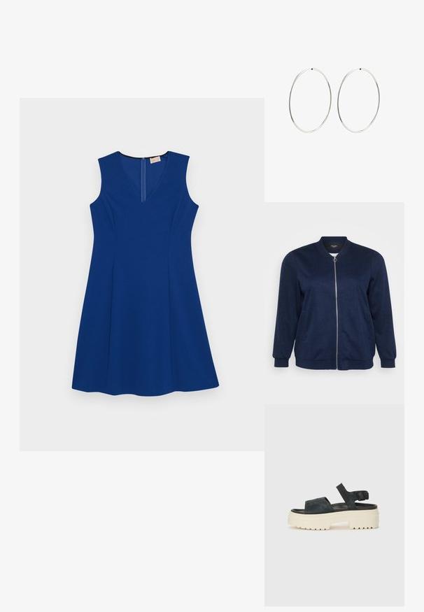 Marineblauwe bomberjack met een voorrits, twee zijzakken, geribbelde manchetten en een zachte textuur. Geschikt voor casual kleding.; Mouwloze blauwe jurk met een V-halsontwerp, gemaakt van een zachte stof. Beschikt over een verborgen rits aan de achterkant en een uitlopende rok voor bewegingsvrijheid.; Zwarte suède platform sandaal met een chunky witte zool, brede voorband en verstelbare enkelgesp. Geprofileerde zool voor grip.; Zilveren oorbellen in een gladde, ronde vorm met een gepolijste afwerking. Ze zijn dun en lichtgewicht, met een eenvoudige haaksluiting.