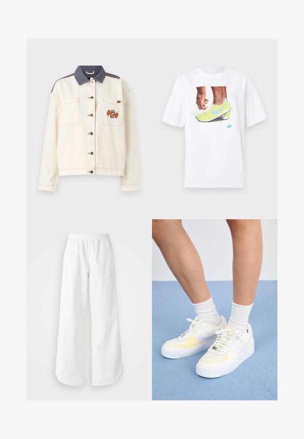 Crème-kleurige denim jacket met een donkerblauwe kraag, twee voorkruiszakken, zilveren knopen en een kleurrijk borduurpatroon op de linkerkruiszak.; Witte katoenen t-shirt met een afbeelding van voeten in gele Nike voetbalschoenen met blauwe accenten, gecombineerd met een armband om de linkerpols.; Witte atletische broek met wijde pijpen, een geribde tailleband en subtiele logodetails. Soepele stof met een relaxte pasvorm en taps toelopende zoom.; Witte leren sneakers met gele en lavendelkleurige accenten, ronde neus, platte veters en een textuurrubber zool. Gdraag met witte sokken.