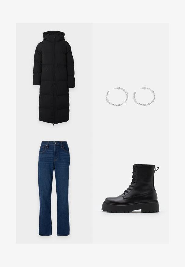 Lange zwarte pufferjas met een capuchon, voorzien van een ritssluiting, doorstikte ontwerp en zijzakken. Gemaakt van geïsoleerd, waterafstotend materiaal.; Witte mouwloze tanktop van ribstof, met een ronde halslijn en een aansluitende pasvorm, met minimale naden en zonder versieringen.; Donkerblauwe denim recht gesneden jeans met een vijfzakkenontwerp, oranje stiksels en een knoopsluiting bij de tailleband.; Zwarte leren enkelboots met een ronde neus, vetersluiting aan de voorkant en een dikke rubberen zool met een gestructureerd profiel. Trekbandje aan de achterkant.; Zilveren creolen met een gedraaide ontwerp, voorzien van een gepolijste afwerking en een post-back sluiting. Meet ongeveer 3 cm in diameter.