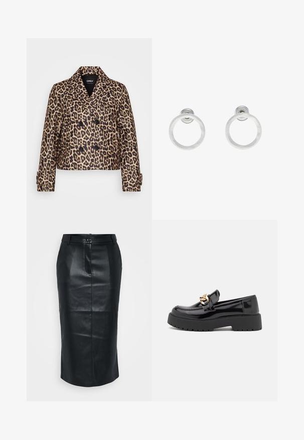Sakso s leopardím vzorem, dvouřadový s černými knoflíky, s klopovým límcem a strukturovaným zkráceným střihem. Hladká látka s texturovaným vzhledem.; Even&Odd Petite 2 PACK - Top - light grey/black; Černá kožená tužková sukně s vysokým pasem, rozparkem na zadní straně, hladkým povrchem a jedním knoflíkovým zapínáním. Vyznačuje se přiléhavým, ušitým designem.; Černé lakované kožené polobotky s masivní černou podešví a zlatými detaily. Hladký povrch a design s zaoblenou špičkou.; Stříbrné kovové kruhové náušnice s broušenou texturní úpravou, s kulatým designem a průhledným záznamem pro bezpečné nošení.