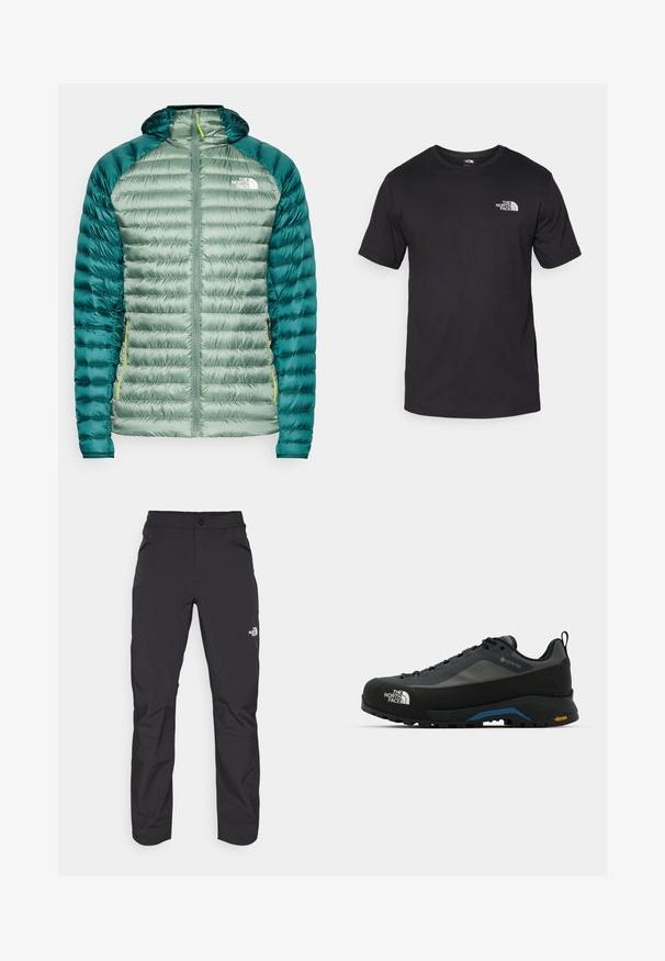 Zöld pehelydzseki kapucnival. Steppelt kialakítással, sima felsőrésszel és kontrasztos sötétzöld ujjal rendelkezik. Elöl cipzárral és logóval a mellkasán.; Fekete rövidujjú pamut póló, kerek nyakkivágással, a bal felső mellkason egy kis fehér logóval.; Fekete kültéri nadrág, cipzáras elülső zsebbel, szintetikus anyagból készült, szűkített lábakkal és megerősített térdpanelekkel. Gombos záródással rendelkezik.; The North Face VERTO ALPINE GORE TEX - Túracipők - asphalt grey/tnf black