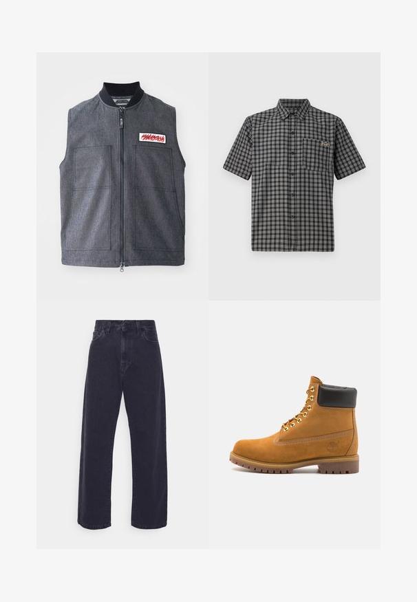 Dunkelgraue Weste mit Reißverschluss vorne, zwei großen Fronttaschen, einem gerippten Kragen und einem dekorativen Patch mit rotem Design.; Kurzarmhemd im schwarz-weißen Karomuster, mit Kentkragen, Brusttasche und einem kleinen Etikett auf der Brust.; Dunkelblaue Jeans mit weitem Bein, hoher Taille und Fünf-Taschen-Design. Mit einer klassischen Knopf- und Reißverschlussöffnung ausgestattet.; Beige Wildleder-Ankle-Boot mit schwarzem gepolstertem Kragen, goldenen Metallösen, weißen Nähdetalben und einer robusten Gummisohle mit ausgeprägtem Profil.