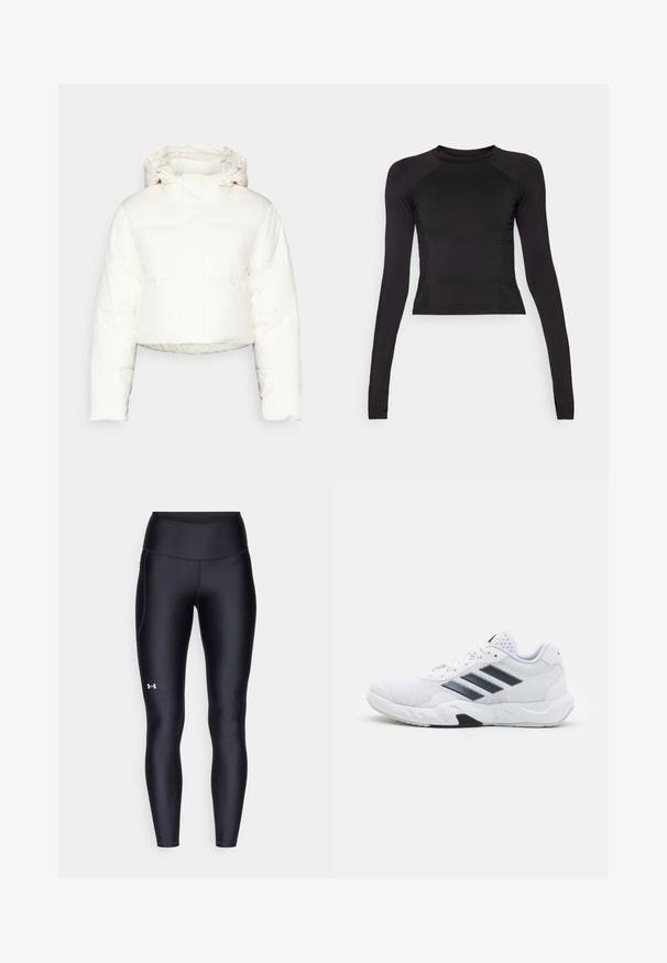 Kuttet hvit dunjakke med hette, med quilted design, glatt tekstur og glidelås foran. Forsterkede sømmer synlige.; Svart langermet crop top laget av elastisk stoff, med rund halslinning og raglanermer med subtil sømdetaljering.; Sorte leggings laget av glatt, elastisk materiale med høy midje. Har en hvit logo på venstre lår og en tettsittende design.; Hvit sportsko med mesh-overdel, tre svarte striper på siden, teksturerte detaljer og en solid gummisåle med en kontrasterende svart seksjon.