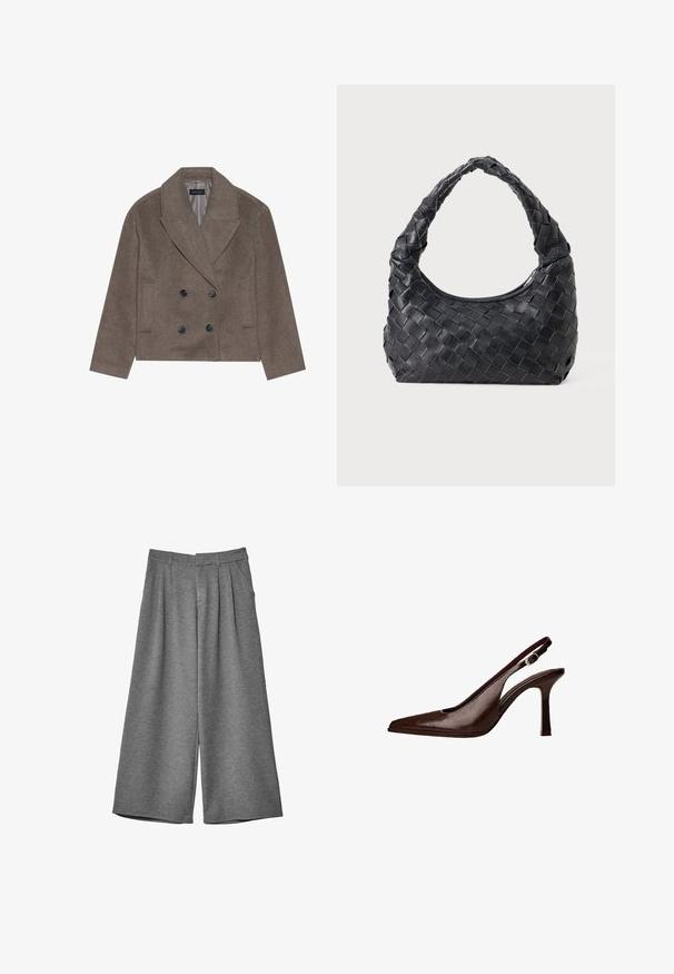Brązowy płaszcz peacoat z wełny, z podwójnym zapięciem z przodu, dużymi czarnymi guzikami, spiczastymi klapami i kieszeniami bocznymi, zaprojektowany w krótszej wersji.; Długi czarny top z miękkiego materiału, z szerokim dekoltem i nieco luźnym krojem, bez widocznych wzorów ani elementów metalowych.; Szare szerokie spodnie 3/4 z pętelkami na pasek, bocznymi kieszeniami i plisami z przodu, wykonane z miękkiego materiału.; Brązowe skórzane sandały typu slingback z ostrym noskiem i cienkim obcasem. Posiadają małą klamrę akcentującą na pasku oraz błyszczące wykończenie.; Czarna skórzana torebka na ramię pleciona, z okrągłym uchwytem i kształtem półksiężyca na jednolitym tle.
