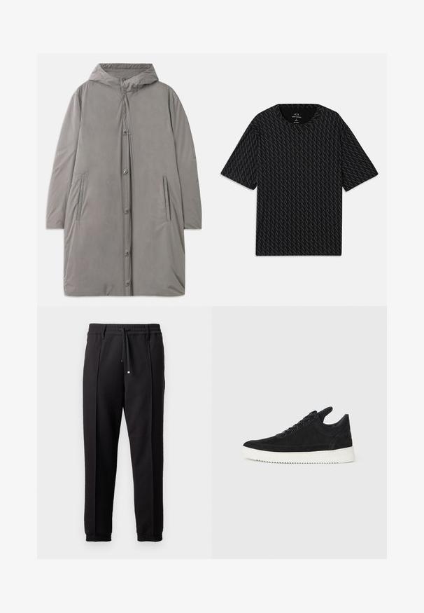Svetle šedý kabát s kapucí vyrobený z hladkého, voděodolného materiálu. Má patentky, boční kapsy a volný, do kolen sahající střih.; Černé tričko s texturovaným vzorem střídajících se logo 'A', krátké rukávy a kulatý výstřih. Vyrobeno z lehkého materiálu.; Černé kalhoty s páskem, šňůrkou na stažení a elastickými manžetami. Obsahují sklady a hladkou, strukturovanou látku.; Černé semišové tenisky s bílou gumovou podrážkou, s tónovým prošitím a šněrováním. Hladký povrch s moderním, aerodynamickým tvarem.