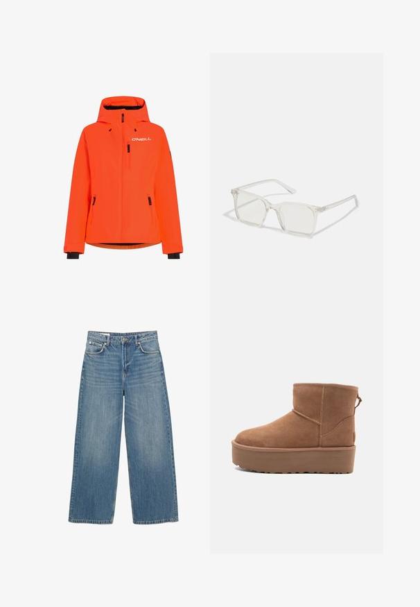 Giacca impermeabile arancione brillante con cappuccio, due tasche anteriori con zip e dettagli neri sui polsini e l'orlo. Presenta il logo O'NEILL sul petto.; Canotta bianca in cotone con spalline larghe, scollatura rotonda e una texture liscia e a coste. Nessun motivo o dettaglio presente.; Jeans a gamba larga di colore azzurro chiaro in denim. Presentano cinque tasche, una chiusura con bottone e un orlo pulito. Sbiaditi su tutta la superficie per un effetto di texture.; Stivale alla caviglia in suede beige con suola platform, punta rotonda e dettagli di cucitura; presenta un inserto sul retro per una facile calzata.; Occhiali da sole quadrati in plastica trasparente con lenti traslucide, caratterizzati da dettagli in oro sulle tempie.