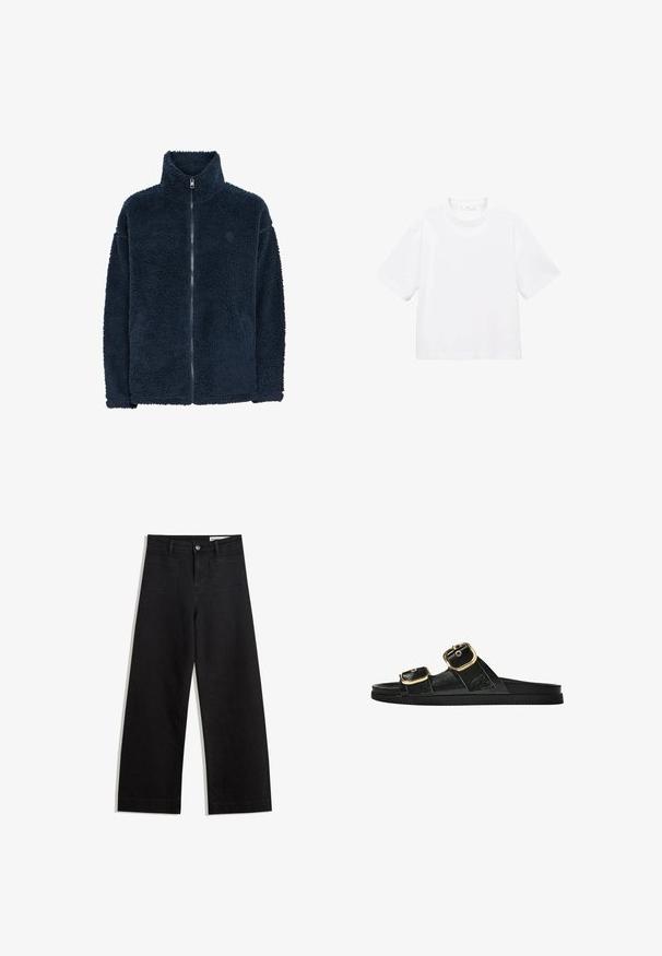 Mornarsko modra flis jakna z visokim ovratnikom, dolgimi rokavi in polnim sprednjim zadrgo; mehak otip in subtilna oznaka na prsih.; Bela bombažna majica s kratkimi rokavi in okroglo ovratnikom. Preprost dizajn, ohlapen kroj, gladka tekstura. Brez vzorcev ali vidnih poudarkov.; Črne široke denim hlače z visokim pasom, ki imajo sprednje in zadnje žepe, šivane šive ter gumbasto zapiranje. Gladka tekstura.; Črne drsne sandale z dvema zlatima zaponkama, gladkega materiala, ravnim podplatom in minimalističnim dizajnom.