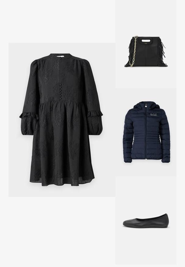 EA7 Emporio Armani JACKET - Lett jakke - blue; Hofmann Copenhagen ERLA - Kjole - black; Svart skinnballettflatt med rund tå, glatt tekstur, minimal sømdetalj, og et fleksibelt såledesign.; Svart læderhåndtaske med frynsedetaljer, guldkæde skulderrem og udskåret håndtag. Har logo placeret på forsiden.