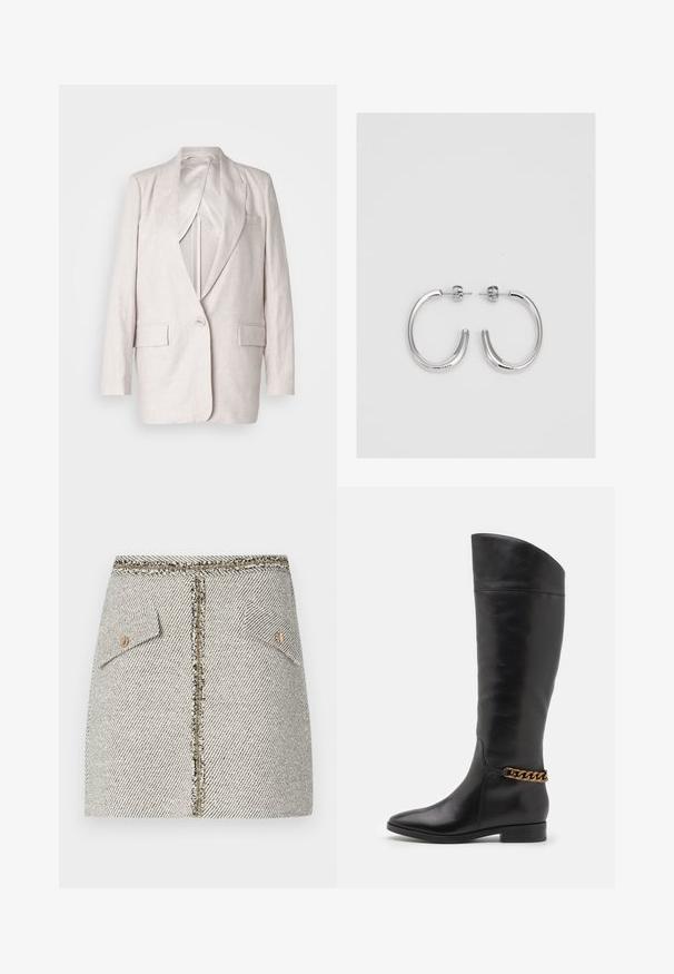 Sacou din in bej deschis, cu rever incrucișat, închidere cu un singur nasture și două buzunare frontale; complet căptușit, cu o textură netedă.; Top negru cu mânecă scurtă, tip turtleneck, realizat dintr-un material ușor, cu o textură fină și o formă ajustată, având un gât înalt.; Fustă din tweed țesută, albă cu motive piersici în alb și negru, are două buzunare frontale și un fermoar aurit la spate cu margini desfăcute.; Cizme negre din piele înalte, cu un design elegant, vârf ascuțit și un accent de lanț auriu la gleznă. Toc mic în formă de bloc. Textură netedă.; Cercei rotunzi din argint cu un finisaj neted și strălucitor. Design ușor, având o formă rotundă și închidere cu tijă.
