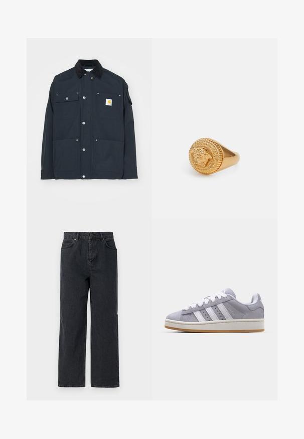 Temno moder plašč z žametnim ovratnikom, gumbi na klik in štirimi žepi. Na levem prsnem delu ima rumen logotip. Trajna tkanina, strukturirana zasnova.; Bela kratka majica s kratkimi rokavi iz bombaža, s krožnim izrezom in sproščenim krojem. Gladka tekstura, brez vidnih vzorcev ali poudarkov.; Temno modri kavbojki z širokimi hlačnicami, zasnovo petih žepov in gumbom za zapiranje. Vključujejo podrobnosti iz bakrovo obarvanega kovinskega materiala in subtilno teksturo.; Sive športne copate iz semiša z belimi črtami, okroglo konico in gumijastim podplatom. Imajo perforacije na straneh in teksturiran vzmetni del.; Versace UNISEX - Prstan - gold- coloured