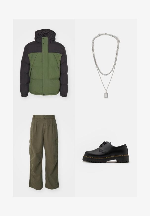 Puchowa kurtka z czarną górą i zieloną dolną częścią, wykonana z teksturowanej tkaniny, z kapturem i pełnym zapięciem na zamek błyskawiczny z przodu.; Czarna koszulka z długim rękawem wykonana z bawełny, z okrągłym dekoltem i prostym krojem, z małym logo na rękawie.; Spodnie cargo w oliwkowym kolorze, wykonane z bawełny, z szeroką nogawką, plisami i bocznymi kieszeniami dla większej funkcjonalności.; Czarne skórzane buty na sznurówki z zaokrąglonym noskiem, teksturowaną gumową podeszwą i żółtym przeszyciem wokół podstawy. Płaski design i gładkie wykończenie.; Srebrny naszyjnik z dwoma warstwami łańcuszków; wyposażony w prostokątny wisiorek o gładkiej powierzchni, prezentujący polerowane metalowe wykończenie.