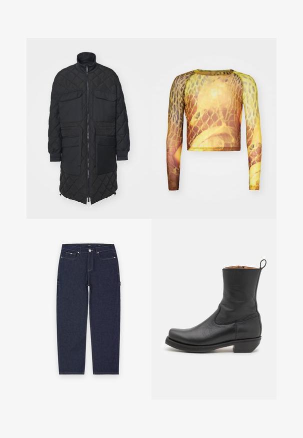Sort quiltet lang jakke med høj krave, der har to store forlommer og fuld lynlås. Blød tekstur og skræddersyet pasform.; Langærmet cropped top i et letvægtsmateriale med en glat overflade, der har et gult og brunt abstrakt mønster, som minder om skæl og strukturer.; Mørkeblå denim cargo bukser med lige snit, der har synlig gul syning, for- og sidelommer samt en metalknaplukning.; Sort læder ankelstøvle med en glat overflade, slank profil, sidesyning og en lav kvadratisk hæl. Har en løftestrop bagpå.
