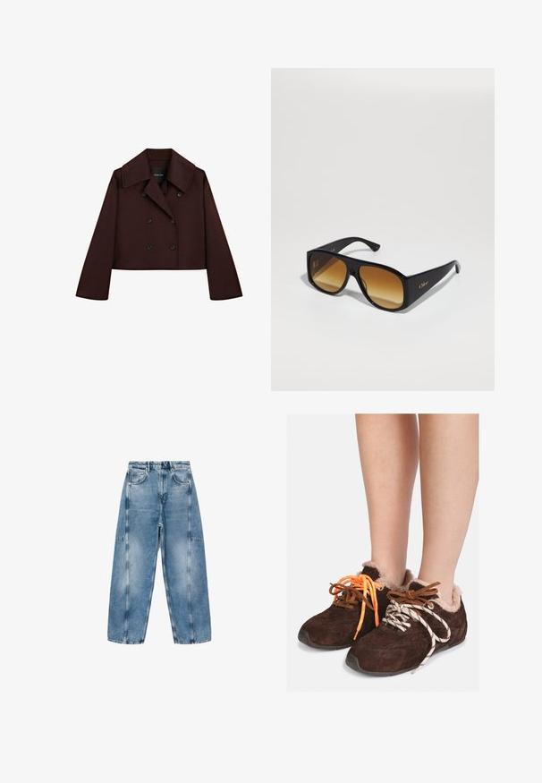 Ciemnobrązowy krótki płaszcz dwurzędowy z szerokim kołnierzem i długimi rękawami, zapinany na guziki, z tkaniny przypominającej wełnę.; Szary krótkostrzyżony sweter wykonany z miękkiego, puszystego materiału. Posiada długie rękawy i okrągły dekolt, z gładką, lekką teksturą.; Biała koszulka z krótkim rękawem, wykonana z miękkiej bawełny, z okrągłym dekoltem i luźnym krojem z podwiniętymi detalami. Bez wzorów ani akcentów.; Jasnoniebieskie dżinsy charakteryzują się luźnym krojem, dużymi kieszeniami i kontrastowym przeszyciem. Materiał ma wyblakłe wykończenie o gładkiej teksturze.; Brązowe zamszowe buty wsuwane z futrzanym wykończeniem noszone na gołych stopach, z niedopasowanymi sznurówkami: jedna pomarańczowa i jedna biała w czarne paski.; Czarne prostokątne okulary przeciwsłoneczne z brązowymi gradientowymi soczewkami. Wykonane z tworzywa sztucznego, z gładką powierzchnią i subtelnym złotym logo na zausznicy.