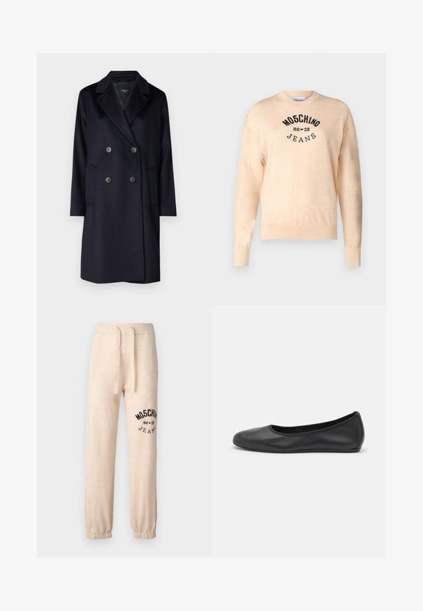 Weekend Max Mara ZUM - Klassischer Mantel - blu; Helles beiges Sweatshirt aus weichem Strick, mit rundem Halsauschnitt, langen Ärmeln und einem schwarzen gestickten Logo mit dem Text "Moschino Jeans."; Beige Jogginghose mit elastischen Bündchen und Bund. Auf dem linken Oberschenkel befindet sich ein schwarzes Drucklogo "MOSCHINO 86 ❤ 23 JEANS". Weicher Stoff.; Schwarze Leder-Ballettschuhe mit abgerundeter Spitze, glatter Textur, minimalen Nähdetails und einem flexiblen Sohlen-Design.