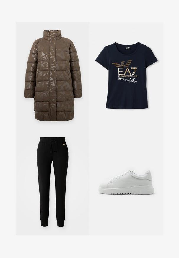 Rjav podložen plašč z visokim ovratnikom, ki ima sijajen geometrijski vzorec in sproščen kroj. Narejen je iz gladkega, lahkega materiala.; Mornarsko modra majica s kratkimi rokavi iz bombaža, ki ima metalno zlato grafično logotip s tekstom in stiliziranimi detajli ptičjih kril.; Črne slim fit trenirke z vrvico v pasu in z manšetami na gležnjih, prikazane na beli ozadju.; Bele tene jaha z višezložno usnje, okroglim nosom in vezalnim dizajnom. Debel beli gumijast podplat z teksturiranim oprijemnim vzorcem.