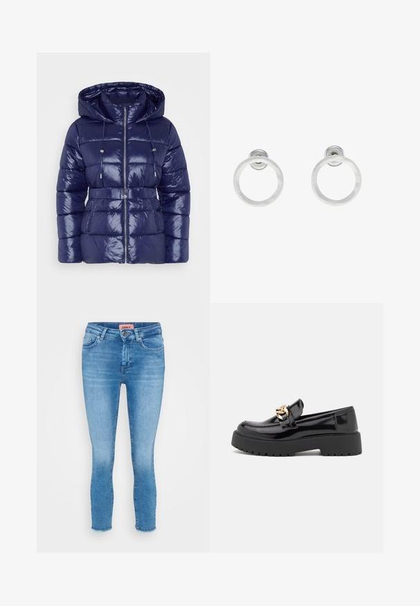 Marinblå pufferjacka med glänsande yta, huva, dragkedjestängning, justerbara snoddar och midjebälte. Kvadruppskvalitet och sidofickor.; Tre långa ärmade croptopar staplade, i färgerna vit, beige och dämpad teal, med rund hals i en ljusgrå bakgrund.; Ljusblå skinny jeans i denim med medelhög midja, femfickorsdesign och rå kant vid anklarna. Varumärkesetikett synlig vid midjan.; Svarta lackläderloafers med en kraftig svart sula och detaljer i guld. Slät yta och rund tådesign.; Silvriga metallringörhängen med borstad yta, som har en cirkulär design och en genomskinlig stiftbaksida för säker användning.