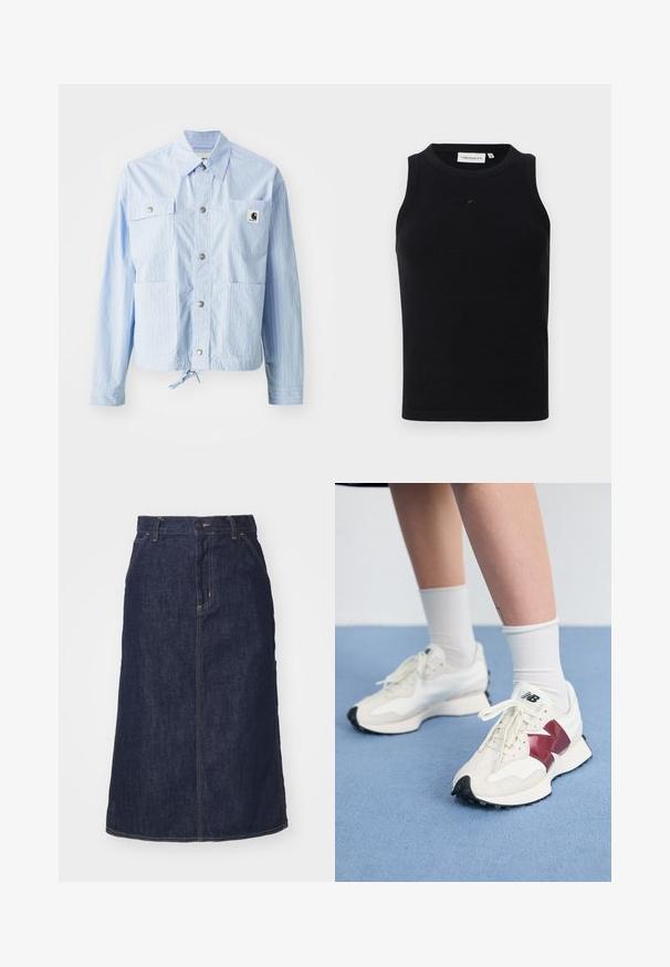 Lichtblauwe gestreepte jas met knoopsluiting, vier voorzakken en een trekkoord onderaan. Beschikt over een kleine logo-label op de linkerzak.; Zwarte mouwloze tanktop van ribstof, met een ronde halslijn en een klein logo aan de voorkant. Eenvoudig, nauwsluitend ontwerp.; Donkere spijkerrok met een hoge taille, recht gesneden, voorzakken en gestikte naden. Voorzien van een rits en knoopsluiting op de taille.; Een paar witte sneakers met bordeauxrode accenten, getextureerde panelen, een platte zwarte buitenzool en lichte veters, gedragen met witte enkelsokken.