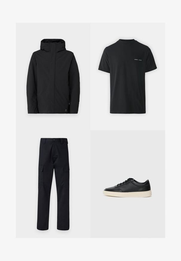 Schwarze wasserdichte Jacke mit hohem Kragen und Kapuze, minimalistisches Design, lange Ärmel und einem Logo-Tag an der unteren Seite.; Schwarzes Baumwoll-T-Shirt mit klassischem Rundhalsausschnitt, kurzen Ärmeln und zwei kleinen weißen "SAMSØE"-Logos auf der linken Brust.; Schwarze Cargo-Hose aus robustem Stoff, mit geradem Bein, zwei Seitentaschen und einem Knopfverschluss am Bund.; Schwarzer niedriger Ledersneaker mit schwarzen Schnürsenkeln und cremefarbenem Sohlenrand, seitlich auf weißem Hintergrund dargestellt.