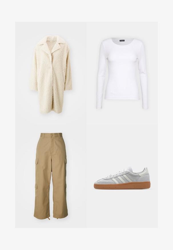 Krémový, chlupatý kabát z umělé kožešiny s velkým límcem, otevřeným předním dílem a tříčtvrtečními rukávy. Obsahuje dvě boční kapsy a má uvolněný střih.; Bílé žebrované tričko s dlouhým rukávem a kulatým výstřihem. Vyrobeno z elastické tkaniny, která obepíná tělo. Obsahuje jemné horizontální pruhy.; Béžové cargo kalhoty s vysokým pasem, širokými nohavicemi a čtyřmi velkými bočními kapsami. Vyrobené z odolné tkaniny s hladkým povrchem a minimálními detaily.; Svetle šedé nubukové tenisky s bílými koženými akcenty, třemi bílými pruhy a hnědou gumovou podrážkou, s polstrovaným límcem pro pohodlí.