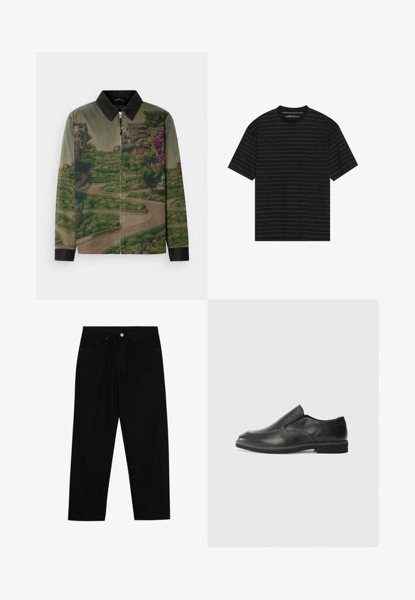 Scotch & Soda PHOTO PRINTED COACH JACKET - Nyári dzseki - khaki; Fekete, rövid ujjú póló, vékony fehér vízszintes csíkokkal. Puha anyagból készült, kerek nyakkivágással és laza fazonnal.; Fekete farmernadrág, egyenes szabással, öt zsebből álló dizájnnal és elülső gombos záródással. Simább felület minimális varrási részletekkel.; Fekete bőr, slip-on cipő sima felsőrésszel, varrott díszítéssel, lekerekített orral és alacsony gumitalppal. A talpa minimális bordázattal rendelkezik.