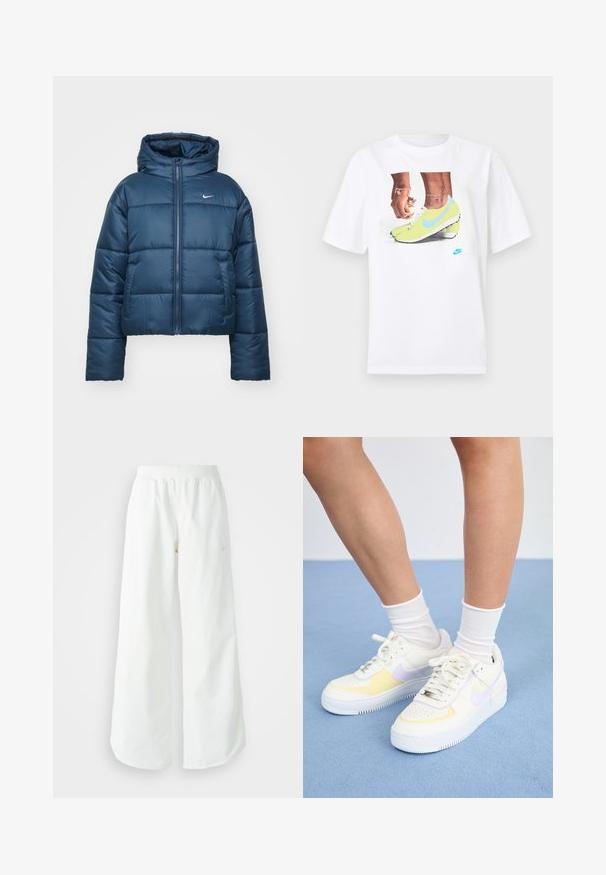 Casaco puffer azul marinho com capuz, apresentando um fecho frontal, bolsos laterais e um pequeno logótipo branco no peito. Silhueta ampla.; T-shirt branco de algodão com uma gráfica de pés em chuteiras Nike amarelas com detalhes azuis, combinado com uma pulseira no pulso esquerdo.; Calças atléticas largas brancas com uma cintura canelada e um discreto detalhe de logótipo. Tecido suave com um corte relaxado e terminações ajustadas.; Sneakers de couro branco com detalhes em amarelo e lavanda, bico arredondado, cadarços planos e sola de borracha texturizada. Usados com meias brancas.