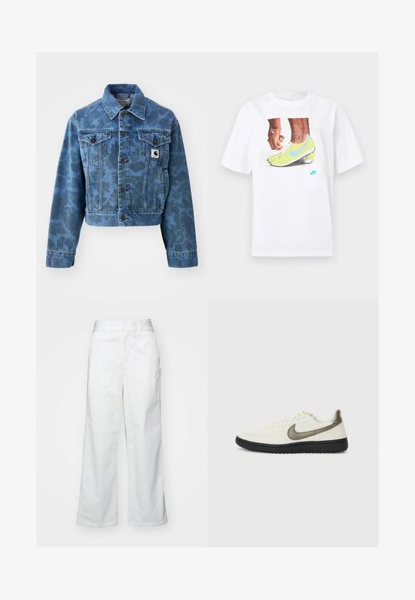 Beskåret denimjakke i blå med et subtilt camouflage-mønster, der har en spids krave, frontlommer og mørke knapper. Carhartt-logo-patch.; Hvid bomulds t-shirt med et grafisk motiv af fødder i gule Nike støvler med blå accenter, parret med et armbånd på venstre håndled.; Hvide brede bukser lavet af bomuld, med en glat overflade, lige pasform, forlommer og en ren kant.; Nike Sportswear FIELD GENERAL - Sneakers - off-white/black