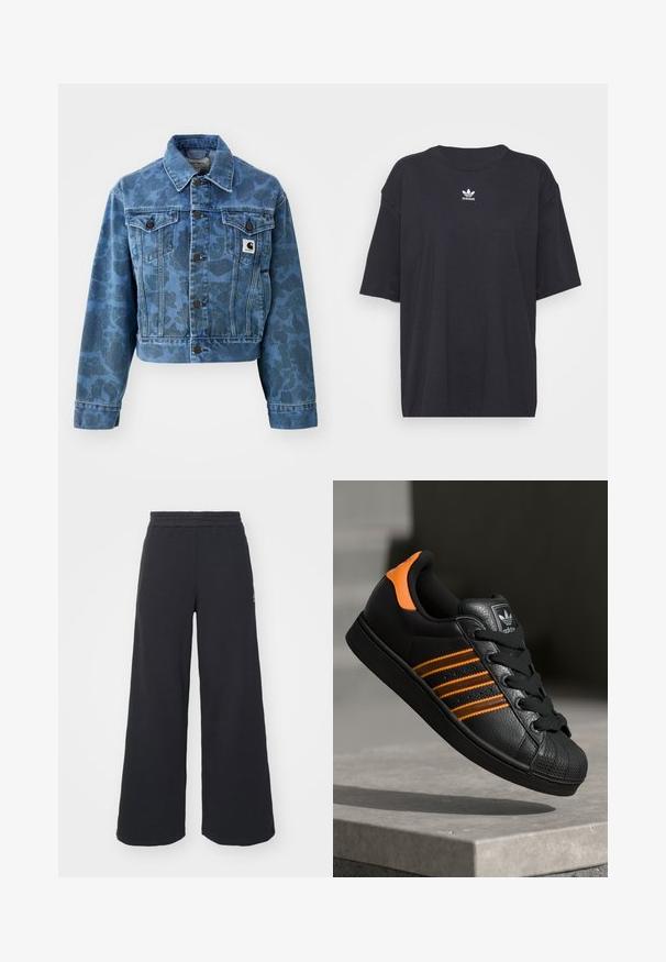 Przycięta kurtka dżinsowa w kolorze niebieskim z subtelnym wzorem w kamuflaż, z ostro zakończonym kołnierzem, przednimi kieszeniami i ciemnymi guzikami. Naszywka z logo Carhartt.; Czarna bawełniana koszulka z krótkim rękawem, okrągłym dekoltem, z białym logo Adidas na klatce piersiowej. Prosty design, luźny krój.; Czarne szerokie spodnie dresowe wykonane z miękkiego materiału, z elastycznym paskiem w talii oraz małym logo po lewej stronie.; Czarne sneakersy z pomarańczowymi akcentami, trzema poziomymi paseczkami, skórzaną cholewką o teksturowanej powierzchni, gumowym noskiem i czarnymi sznurówkami.