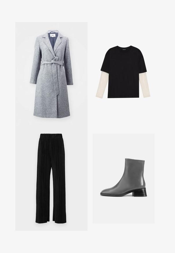 ONLY ONLNICOLE LIGHT WRAP - Klasični plašč - light grey; Črna majica iz bombaža s kratkimi rokavi, ki pokriva belo dolgi rokav z subtilnim teksturiranim vzorcem. Oblika izrezanega vratu.; Črne plisirane hlače z elastičnim pasom. Imajo široke noge in gladko, teksturirano tkanino z navpičnimi črtami.; Sive usnjene gležnjarje z zaobljenim nosom in kratko, naloženo črno peto. Gladka tekstura z minimalnimi detajli.