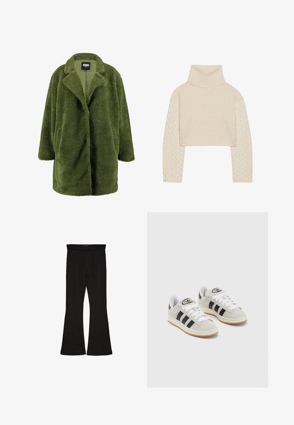 Olivno zelena flis jakna z zareznim ovratnikom, odprtim sprednjim delom in dvema stranskima žepoma. Mehka, teksturirana zunanjost nudi toplino in udobje.; Kremno obarvan skrajšan pulover z visokim ovratnikom, teksturirano pleteno telo in rokavi z vzorcem ribje kosti. Narejen iz mehkega volnenega materiala.; Črne flare leggings iz raztegljive tkanine. Imajo širok pas in gladko teksturo, s prilegajočo silhueto, ki se na robu razširi.; Sive športne čevlje iz semiša z belimi vezalkami, črnimi črtami in belim gumijastim podplatom. Imajo okroglo oznako na ježku in podplat iz gume.