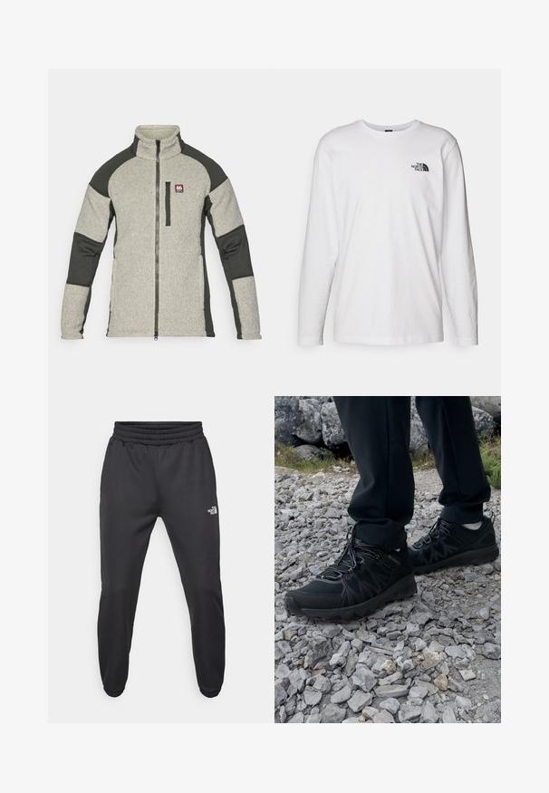 Fleecejack met hoge kraag, grijze hoofdkleur, donkergroene mouwen en een rits aan de voorkant. Beschikt over een klein logo op de borst.; Witte lange mouwen T-shirt gemaakt van katoen met een ronde hals. Beschikt over een klein zwart logo op de borst. Soepele textuur, normale pasvorm.; Zwarte sweatpants met een trekkoord in de taille, tapered fit, elastische boorden en een klein wit logo op de linker dij, gemaakt van gladde stof.; Zwarte buitenschoenen van mesh en synthetisch materiaal, met een gestructureerd bovenwerk, een beveiligd vetersysteem en een robuuste zool, op een ruig terrein.