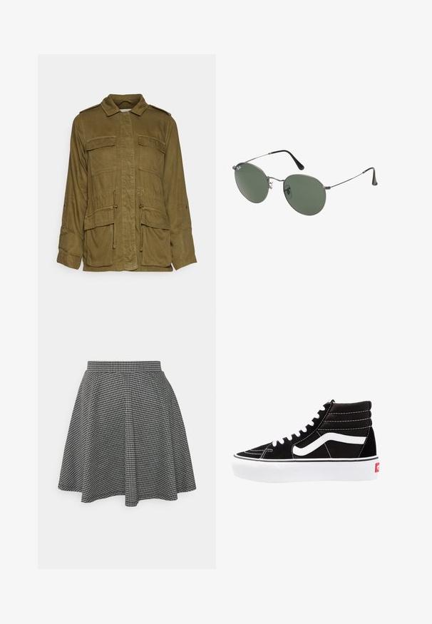 Jachetă militară ușoară, de culoare verde măslin, cu guler, închidere cu nasturi, patru buzunare mari și talie ajustabilă cu șnur.; Top scurt ribbed negru, cu decolteu rotund și fără mâneci. Fabricat dintr-un material moale și elastic, având margini finisate.; Fustă de tip skater în carouri alb-negru, cu un waistband ajustat și o margine evazată, realizată dintr-un material texturat care afișează un model clasic.; Tenisi negri cu glezna înaltă, cu șireturi albe, un logo alb și cusături albe contrastante. Prezintă o talpă groasă albă și un exterior din nubuc texturat.; Ochelari de soare cu ramă metalică, dotati cu lentile ovale verzi. Ramă subțire din metal argintiu și ușițe negre. Design minimalist, fără logo-uri vizibile.