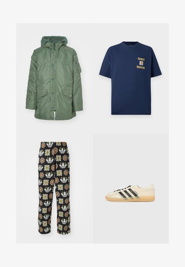 Πράσινο μαξιλαρωτό μπουφάν με υφαντή κουκούλα από φλις, εμπρός κουμπιά με κούμπωμα, και δύο μεγάλες πλαϊνές τσέπες. Διαθέτει τσέπη με φερμουάρ στο αριστερό μανίκι.; Σκούρο μπλε βαμβακερό T-shirt με κοντά μανίκια, με χρυσό κείμενο "Carhartt University" και λογότυπο ραμμένο στο αριστερό στήθος.; Μαύρο παντελόνι με πολύπλοκο μοτίβο που περιλαμβάνει διάφορα σχήματα, όπως λουλουδένιες σχέσεις και ρίγες σε πορτοκαλί, πράσινο και άσπρο.; Ανοιχτόχρωμο sneakers κρέμα με μαύρες τρεις λωρίδες, υφασμάτινο επάνω μέρος, στρογγυλή μύτη και καουτσούκ σόλα. Διαθέτει κορδόνια και λογότυπο στο πλάι.