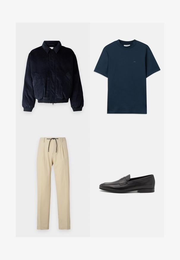 Henrik Vibskov SHAPE - Pilotska jakna - dusk ink; Tamna plava pamučna majica s okruglim izrezom, kratkim rukavima i suptilnim logotipom otisnutim na prsima. Glatka tekstura i klasičan kroj.; Bež hlače ravnog kroja, s pojasom na vezivanje, nabranim prednjim dijelom i glatkom teksturom. Jednostavan, svestran dizajn.; Crne kožne muške mokasine s niskom petom i klasičnim dizajnom trake za novčiće, prikazane u bočnom profilu na bijeloj pozadini.