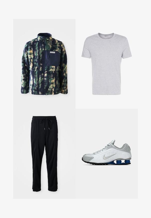 Fleeces jaka ar tumši zilu apkakli, daudzkrāsains kamuflāžas raksts zaļā, dzeltenā un zilā krāsā, ar rāvējslēdzēja krūšu kabatu.; Pelēks kokvilnas T-krekls ar apaļu kakla izgriezumu, īsām piedurknēm un vienkāršu dizainu, ar maigu, gludu tekstūru un bez redzamām rakstiem vai rotājumiem.; Melnas bikses ar aukliņu jostas vietā, ar sānu kabatām un taisnu kāju griezumu uz vienkrāsaina fona.; Balti un pelēki Nike skriešanas apavi ar sudraba swoosh, zila atsperīga zole un melna zole uz vienkārša fona.