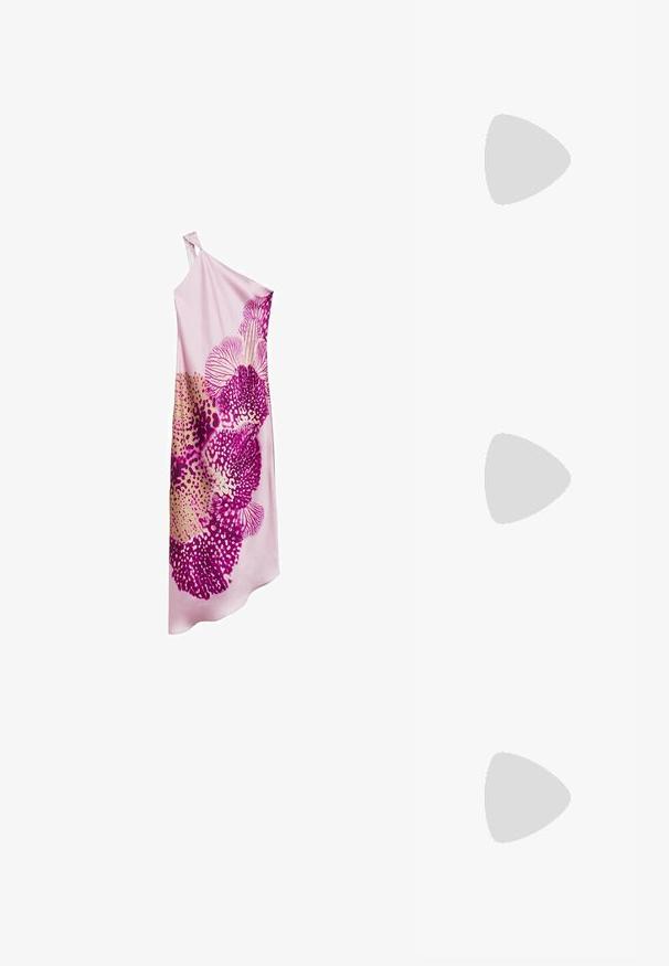 Sukienka na jedno ramię w miękkim różowym materiale z dużymi wzorami kwiatowymi w intensywnym purpurowym i złotym kolorze. Lekka i gładka faktura.; Nagie sandały na wysokim obcasie z lakierowanej skóry, z paskiem wokół kostki, otwartym noskiem oraz cienkim obcasem w stylu stiletto. Gładka tekstura i minimalizm w designie.; Okulary przeciwsłoneczne w kolorze żółwia z brązowymi soczewkami, o eleganckim owalnym kształcie i połyskującym wykończeniu. Posiadają subtelne srebrne akcenty na oprawkach.; Stradivarius - Akcesoria do stylizacji włosów