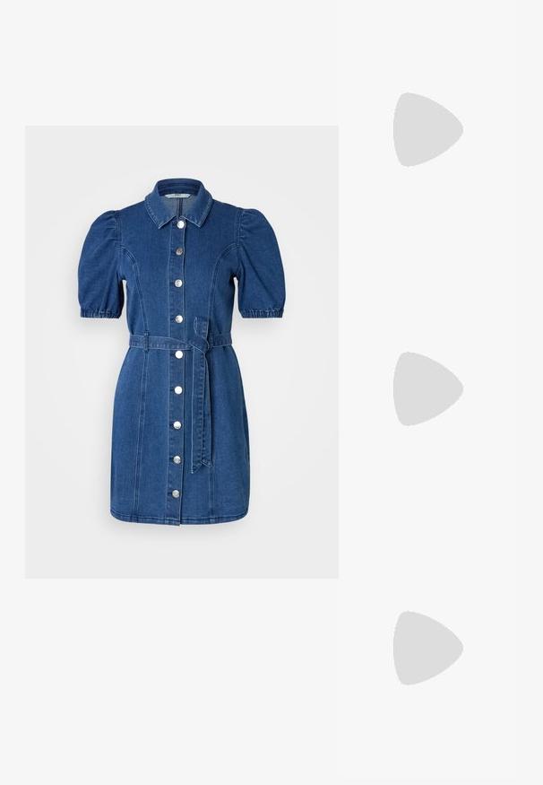 Denimkleit lühikeste puffseeltega, krae, esine nööbikeerd ja sobiv vöö. Omab füüsiliselt vormitud taljet ja sirget hemmi.; Hõbedane sandaal laia metallist ploki kontsaga, õhukeste rihmadega ja tekstuurse pahkluu rihmaga, mis on kaunistatud väikeste rhinestonidega. Lame tald.; Roheline käekott sileda välispinnaga, kahekordsete lühikeste sangadega ja reguleeritava õlavöödiga. Omab lukuga sulgemist ja tekstuuritud detaile.; Hõbedased rõngaskõrvarõngad, millel on sile ja poleeritud viimistlus. Ümmargune kuju, kerge disain, millel on turvaline sulgemismehhanism.